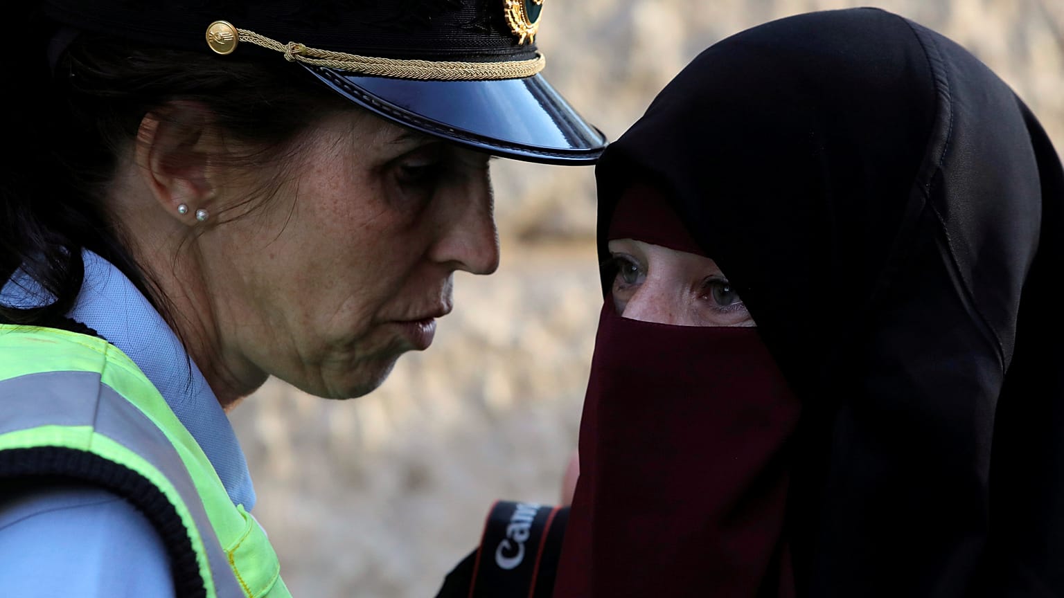 Rachid Nekkaz, l'uomo che paga le multe per il burqa