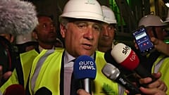 Antonio Tajani bei der Besichtigung der Baustelle in Saint-Martin-la-Porte.