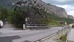 Schlammlawine spuckt um sich
