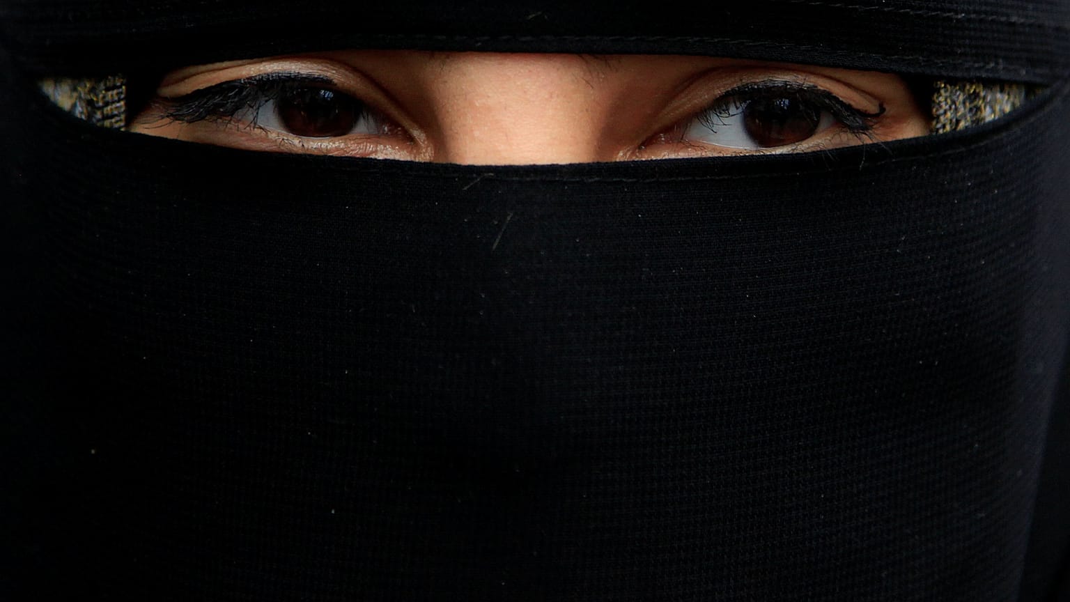 Le Danemark interdit la burqa : "Je paierai toutes les amendes"