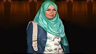 حلا شيحا بالحجاب