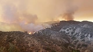 Τιτάνια μάχη με τις φλόγες στην Καλιφόρνια