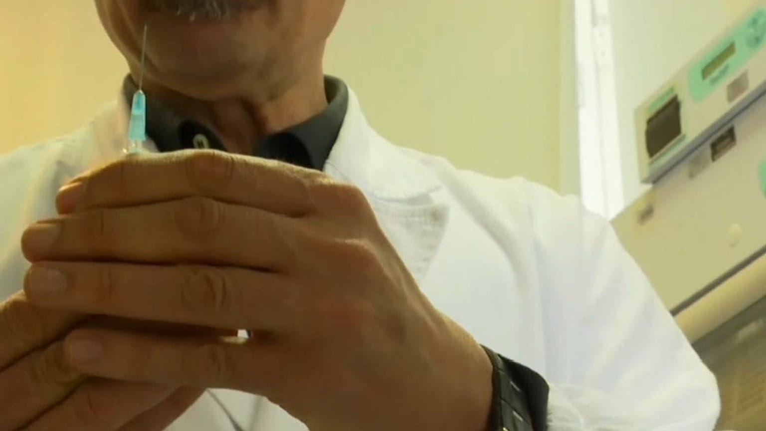 Italian government criticised for change to vaccination law