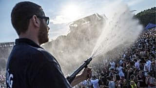 Párakapu, tűzoltókocsi, ingyenvíz - hőségriadó a Szigeten