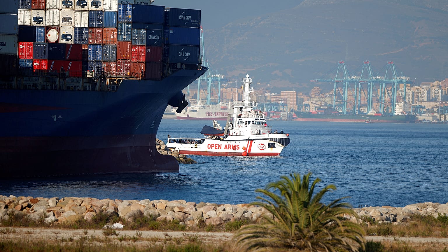 Embarcação da Open Arms chega a Algeciras com 87 migrantes a bordo