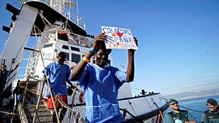 Flüchtlingsschiff mit 87 Migranten: Bitte kein Medienrummel