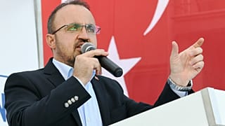 "Dolar üç kuruş artacak Türkiye batacak diye bir şey yok."