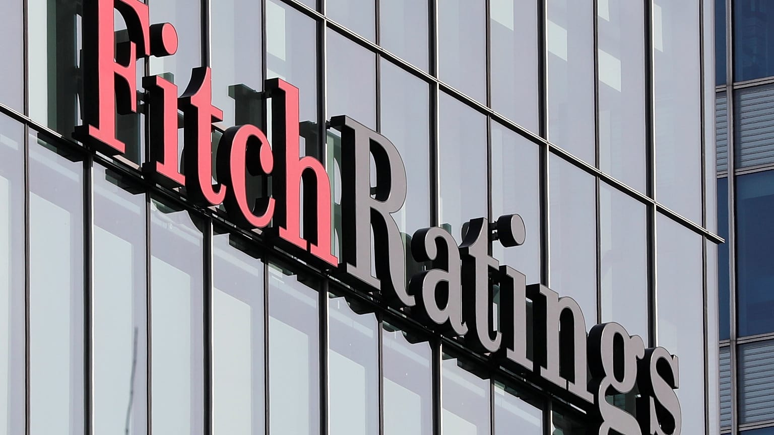 Fitch'ten TL uyarısı: Değer kaybına çare bulun