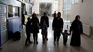 صدها هزار مهاجر افغان ایران را ترک کرده اند