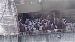 شاهد: سجناء يحتجزون رهائن ويستولون على سجن بالبرازيل
