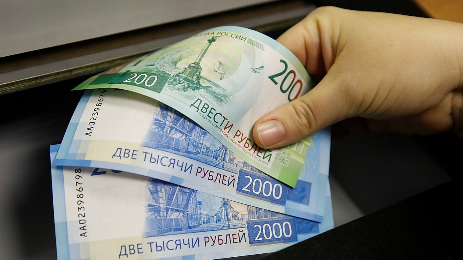 ميدفيدف: موسكو قد تعتبر العقوبات الأميركة الجديدة على روسيا حرباً اقتصادية