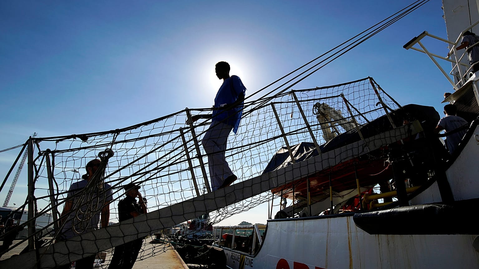 France opens arms to Spain's new migrant arrivals