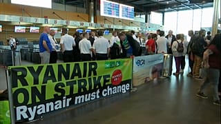 Kártérítést kérhetnek a Ryanair hoppon maradt utasai