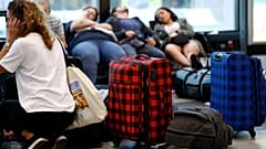 Passagiere am Flughafen Schönefeld