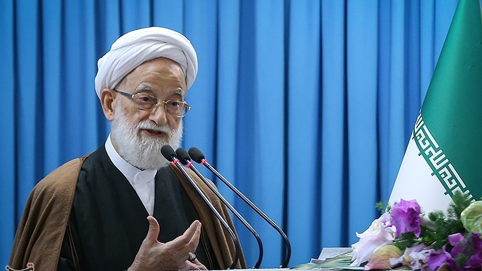 İranlı imam: Döviz stoku yapanlar ülkeye ihanet içinde 