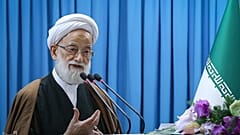 İranlı imam: Döviz stoku yapanlar ülkeye ihanet içinde 