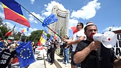 Violentos choques entre la policía y manifestantes en Bucarest