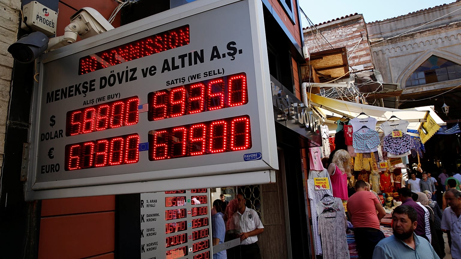 Turchia: lira affonda, crisi con gli Stati Uniti 