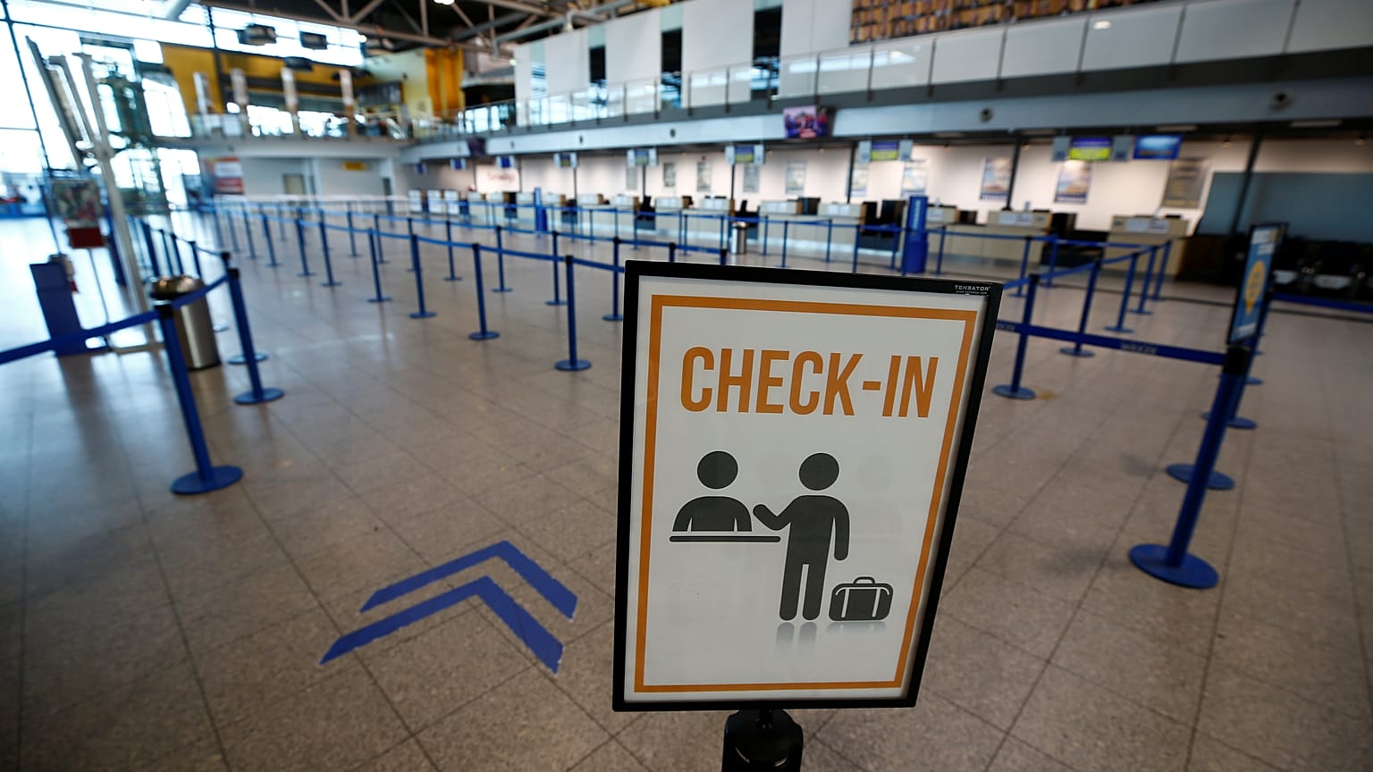 Ryanair strike hits 55,000 passengers across Europe as talks begin Monday