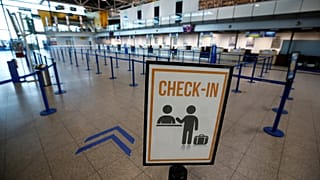 Ryanair strike hits 55,000 passengers across Europe as talks begin Monday