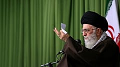 دستور خامنه‌ای به آملی لاریجانی: سریعا مفسدان اقتصادی را مجازات کنید