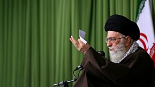 دستور خامنه‌ای به آملی لاریجانی: سریعا مفسدان اقتصادی را مجازات کنید