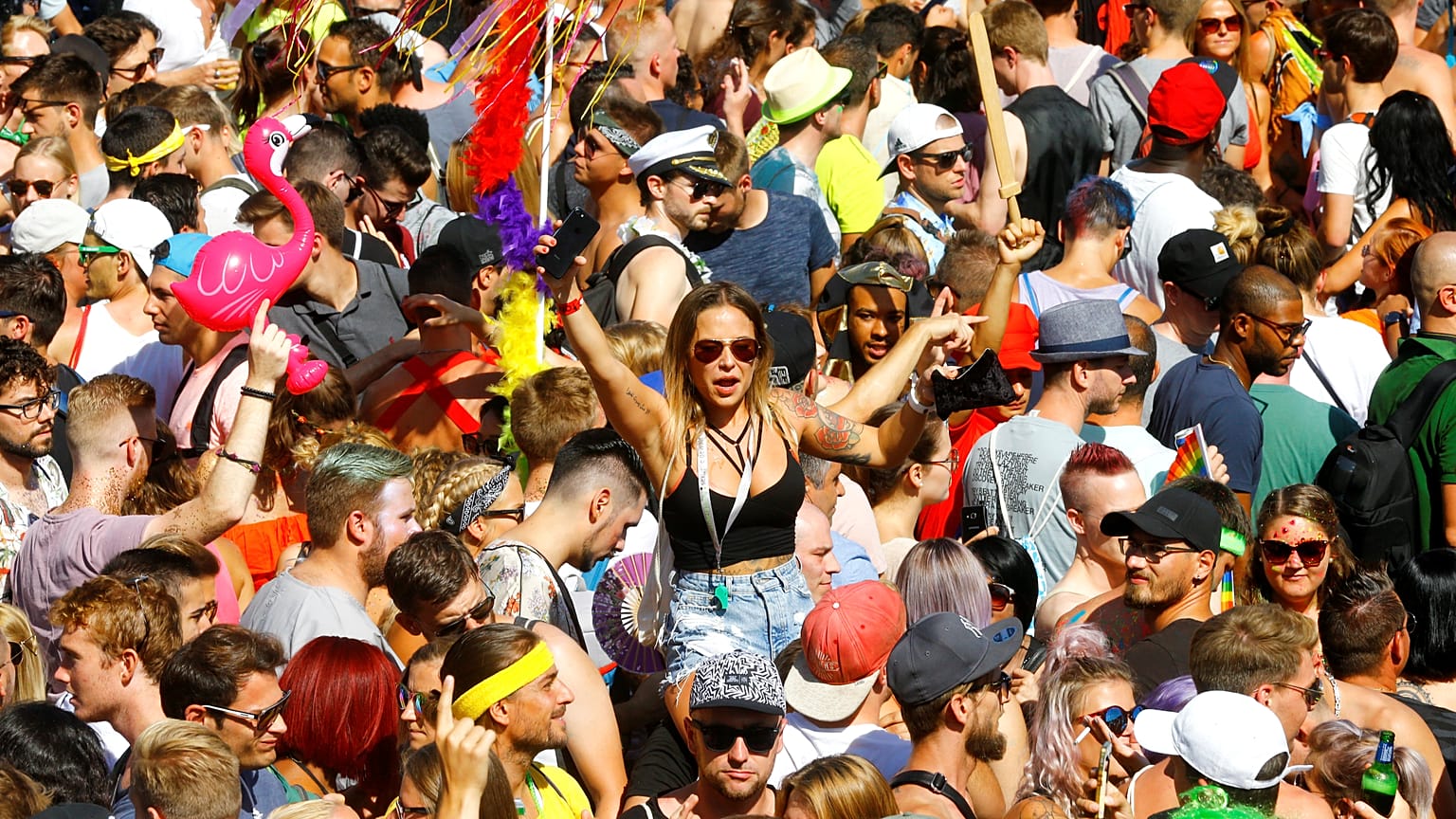 1 Mio. Techno-Fans feiern bei 26° C in Zürich: 10 der coolsten Bilder