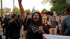 Charlottesville 1 Jahr danach: Demonstranten gegen extreme Rechte 