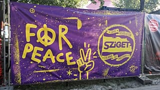 Menekültek és háború a Szigeten