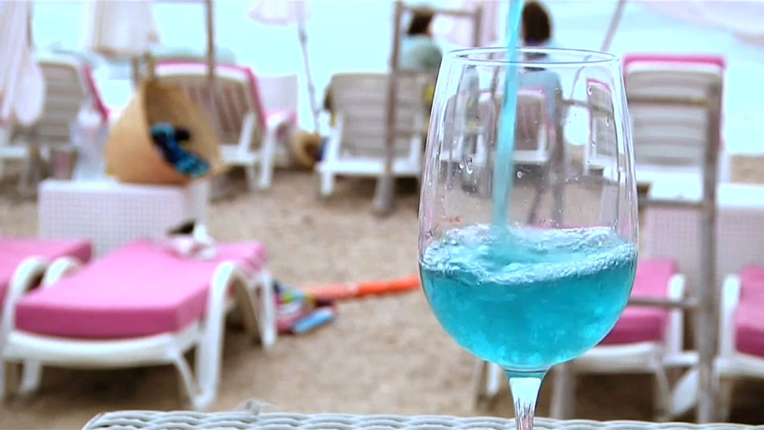 ¿Una copa de azul?