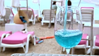 ¿Una copa de azul?