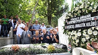 Beşiktaş'ın efsane başkanı Süleyman Seba ölümünün 4'üncü yılında anıldı