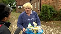Boris Johnson, accusato di islamofobia, offre the ai giornalisti