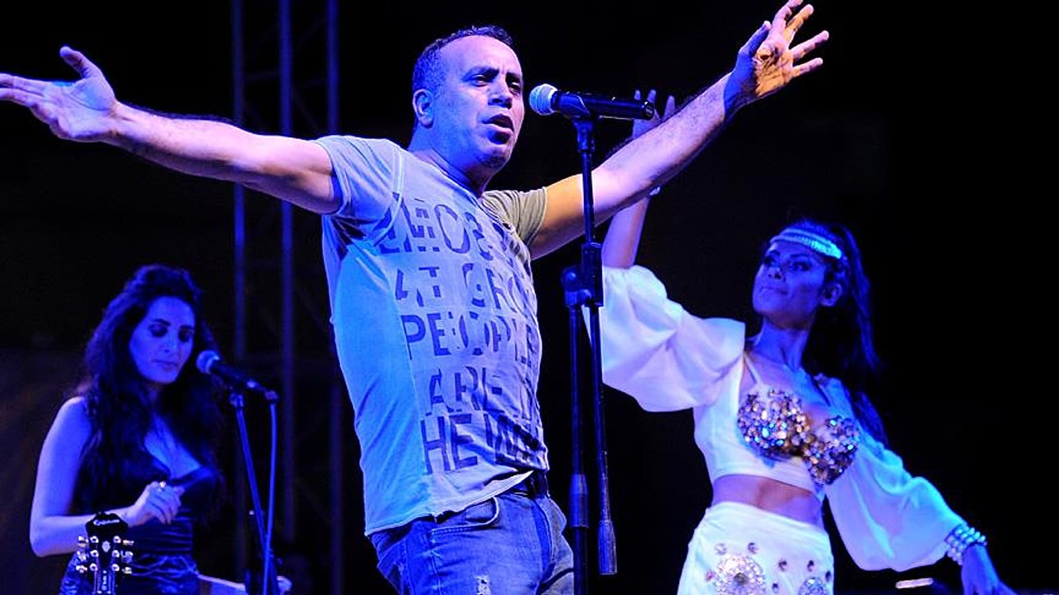 Haluk Levent Yves Rocher eyleminde Ahmet Kaya'dan söyledi: "Yalanmış, hepsi yalan..."
