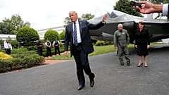 Trump Türkiye'ye F-35 teslimatını engelleyen tasarıyı imzaladı