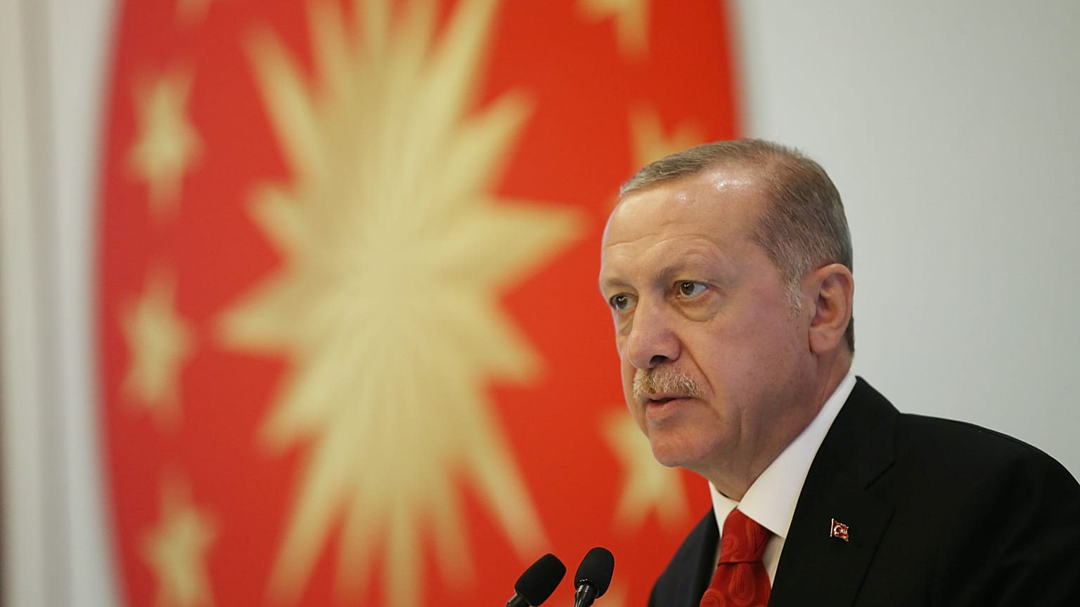 إردوغان: "تركيا ستقاطع المنتجات الإلكترونية الأمريكية"
