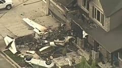 Mann steuert Flugzeug in eigenes Haus 