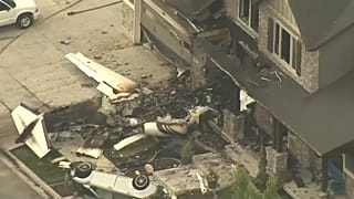 Mann steuert Flugzeug in eigenes Haus 