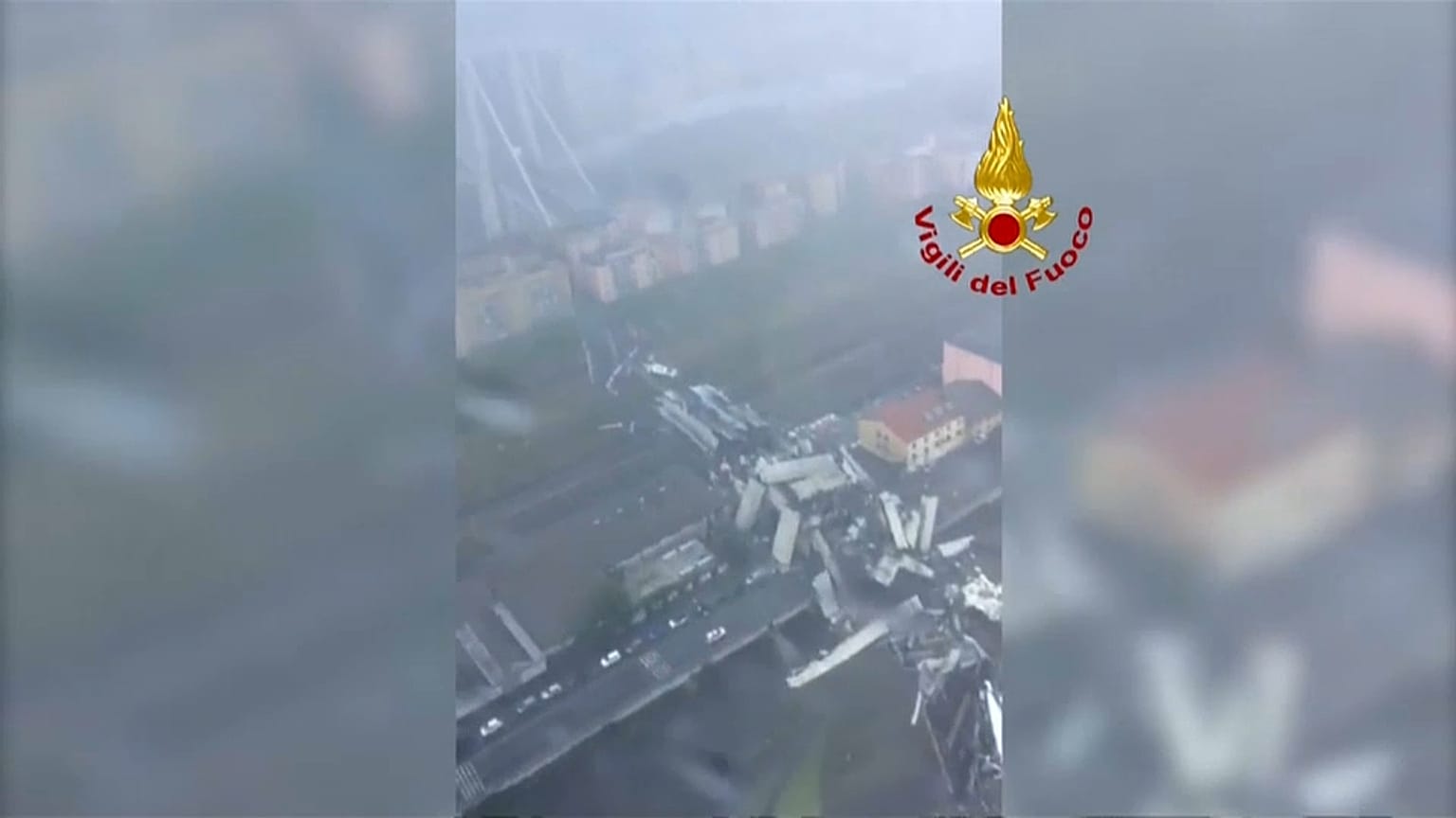 شاهد: لقطات مروحية الإنقاذ بعد انهيار جسر السيارات في جنوة الإيطالية 