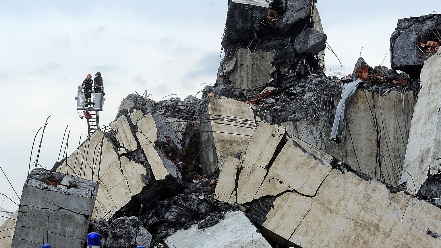 Italy bridge: Pictures, videos from Genoa motorway collapse