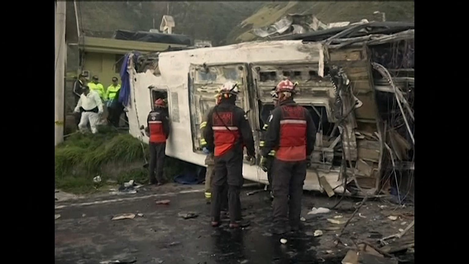 Ecuador permanece sumido en la tragedia tras un nuevo accidente de autobús 