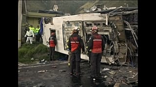Ecuador permanece sumido en la tragedia tras un nuevo accidente de autobús