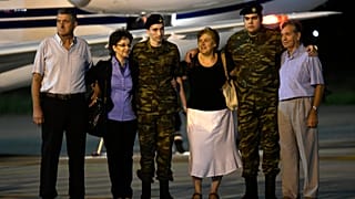 Турция освободила греческих солдат