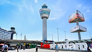 Desorden en aeropuerto de Schiphol por fallas de comunicación con tráfico aéreo