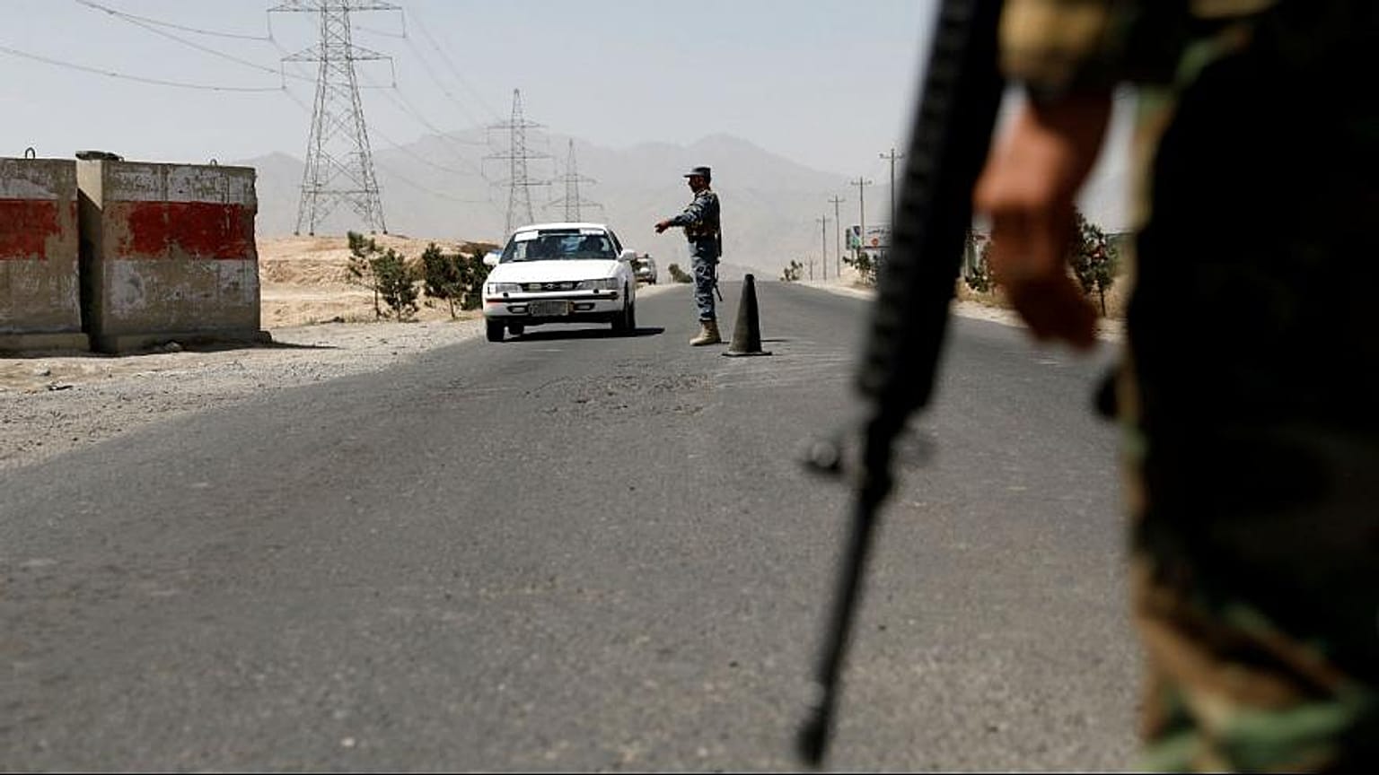 48 قتيلا على الأقل وعشرات الجرحى في تفجير إنتحاري بكابول