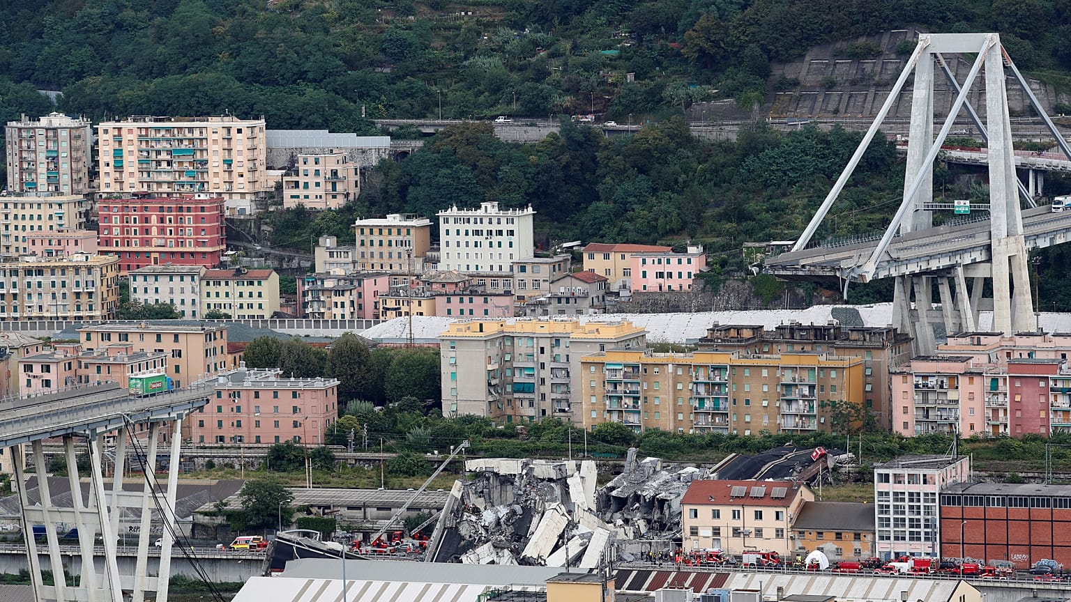A Morandi híd maradványai