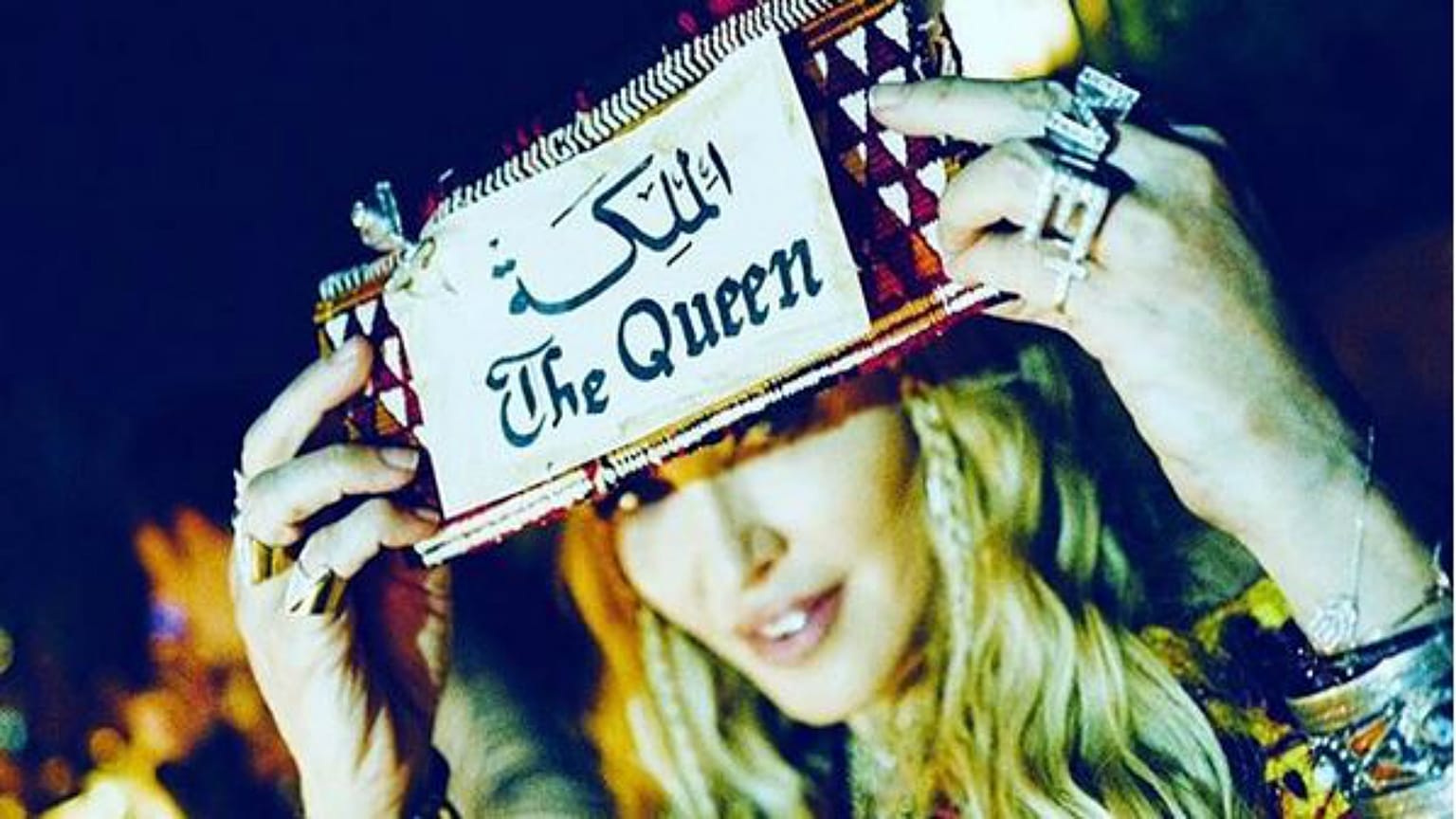 مادونا بالزي الأمازيغي المغربي احتفالا بعيد ميلادها الستين في مراكش
