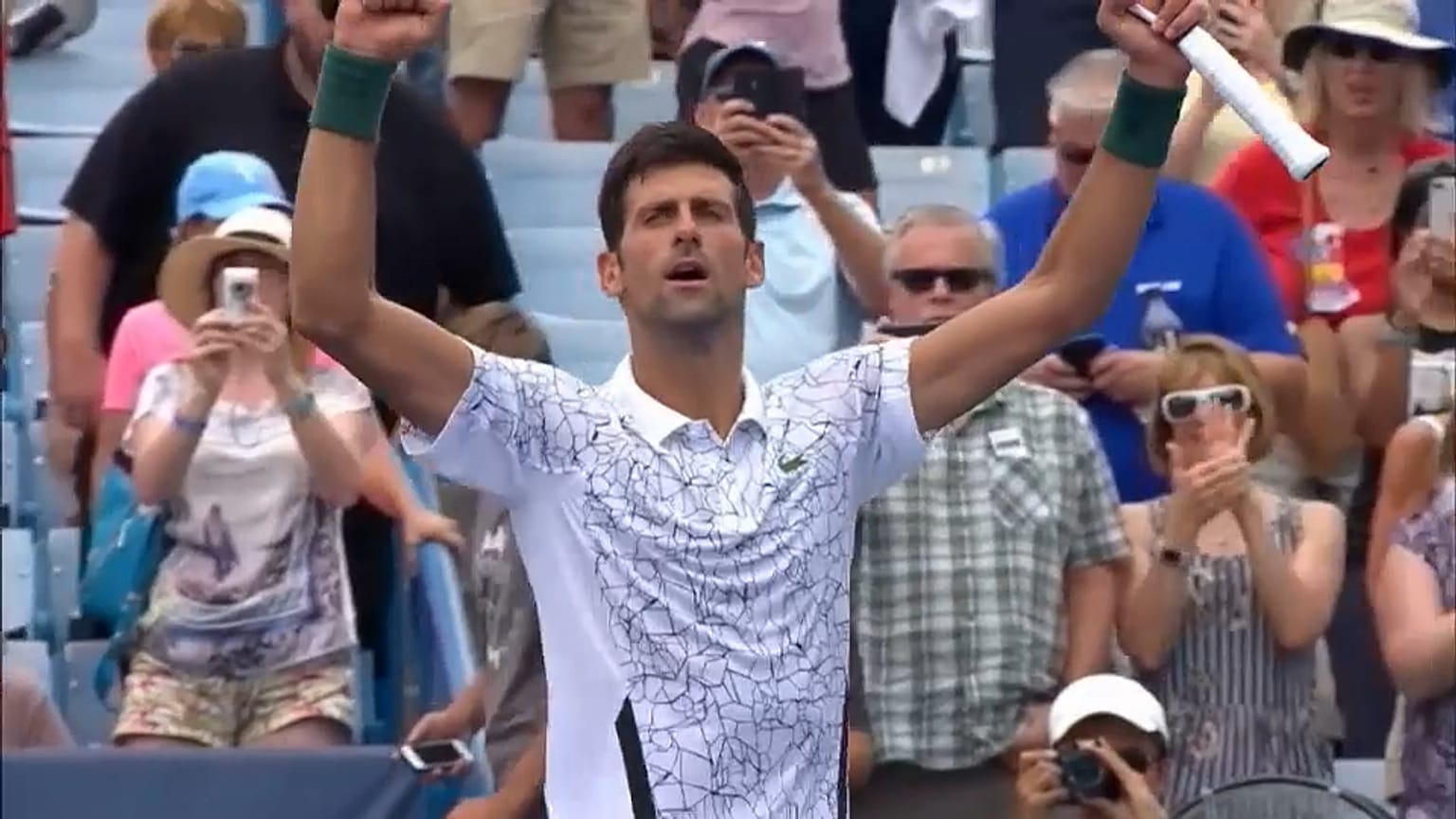 Cincinnati: Djokovic agli ottavi in rimonta