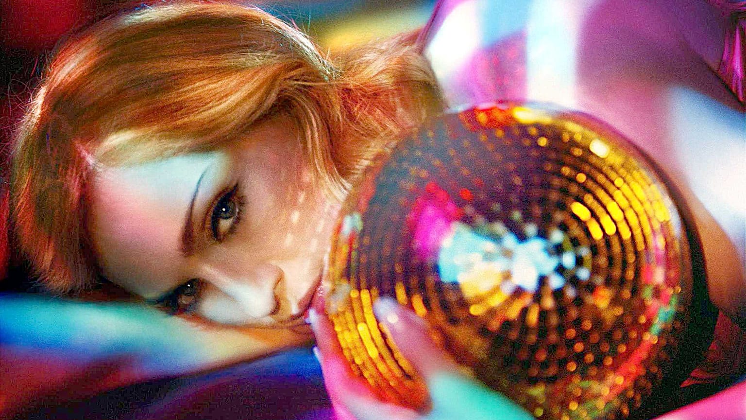 Madonna'dan 60. yaş gününde ezanlı video 