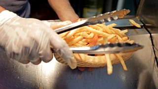 Nicht nur Döner: Wiener stimmen für totales Essensverbot in U-Bahn